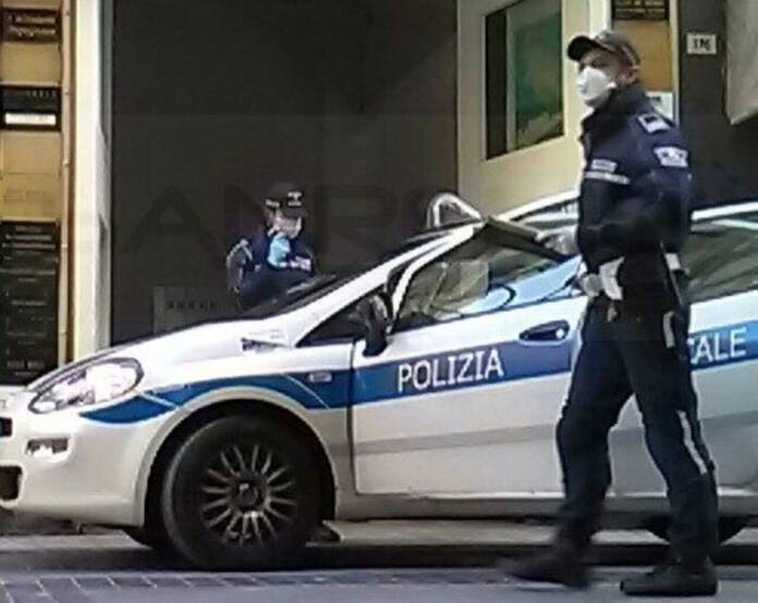 A Salerno Rissa Tra Stranieri Feriti 4 Agenti Polizia Locale Cronache Della Campania 3517