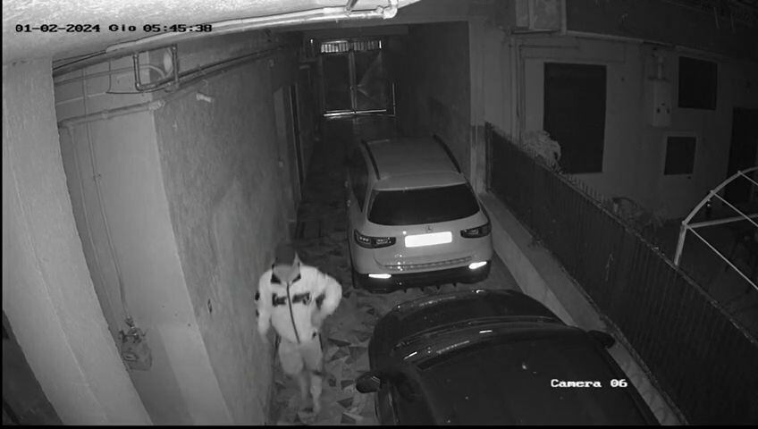 Pomigliano, banda dell’apecar in azione in una villa: il video.