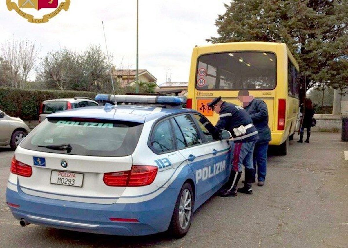 Giugliano: scuola bus con autorizzazione scaduta trovata