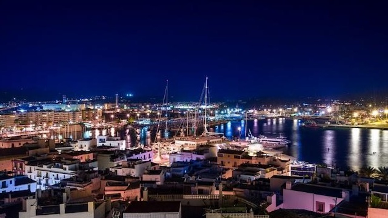 Spaccio di droga nella movida di Ibiza: arrestato 38enne di Napoli